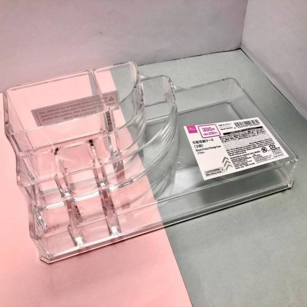 「やっぱりダイソーが最強！」衝撃！100均の域を超えた“コスメ収納グッズ”がスゴすぎる！