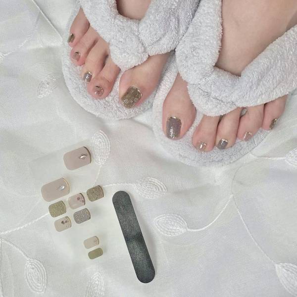 「大活躍間違いなし！」スリコの“超高見えネイルシール”が待望の再入荷♡