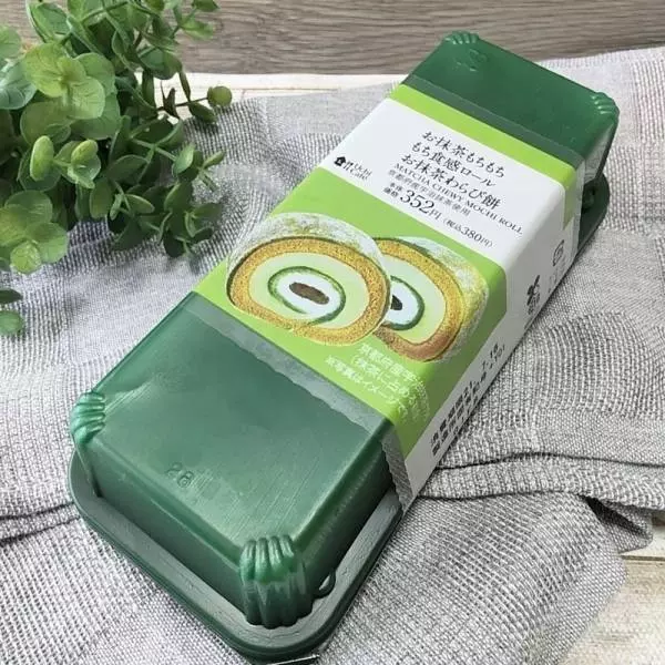 お抹茶もちもちもち食感ロールお抹茶わらび餅