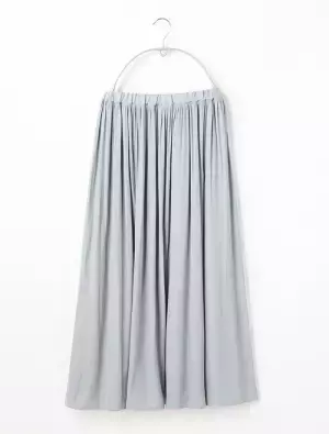 「安定のお値段すぎる♡」ハニーズの”激カワロングスカート”は脚長効果バツグン！