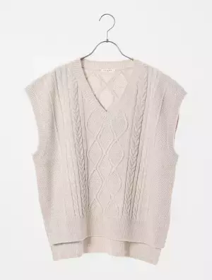 「このかわいさでこの価格！？」ハニーズで話題の“新作ニットベスト”はマストバイ！