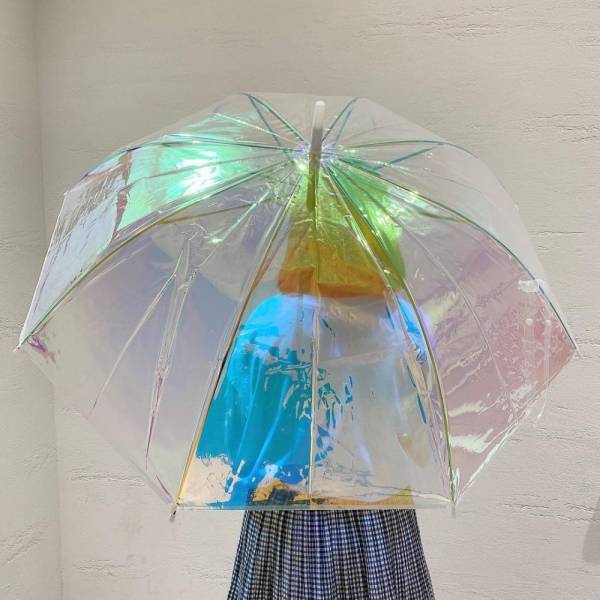 「雨の日でも気分アゲたい！」スリコで話題の”レインボー傘”が可愛い！