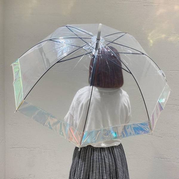 「雨の日でも気分アゲたい！」スリコで話題の”レインボー傘”が可愛い！