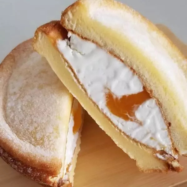 もっちさんど杏仁風クリーム&マンゴーソース