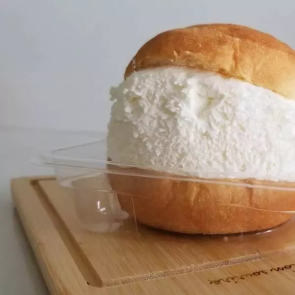 オレンジピールのマリトッツオ