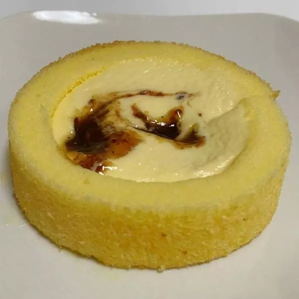 ローソンのかすたーどラムレーズンロールの写真