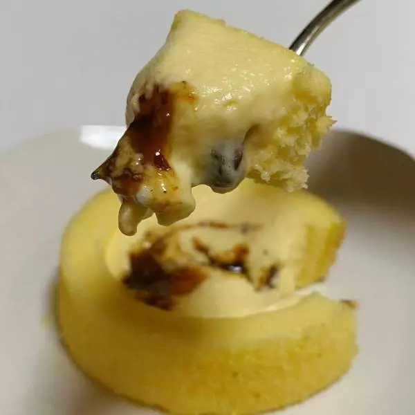 ローソンのかすたーどラムレーズンロールの写真