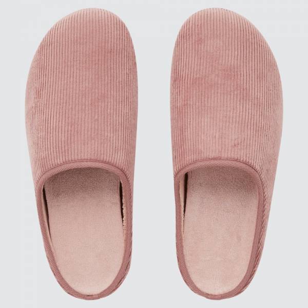 「最初からユニクロで買えばよかった…！」コスパ最強＆高見えな”ルームシューズ”は隠れた名品！