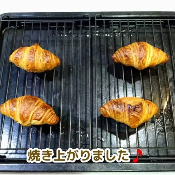 業務スーパーのフレンチミニクロワッサン生地を焼いた写真