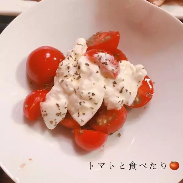 コストコの花畑牧場ブラータチーズとトマト