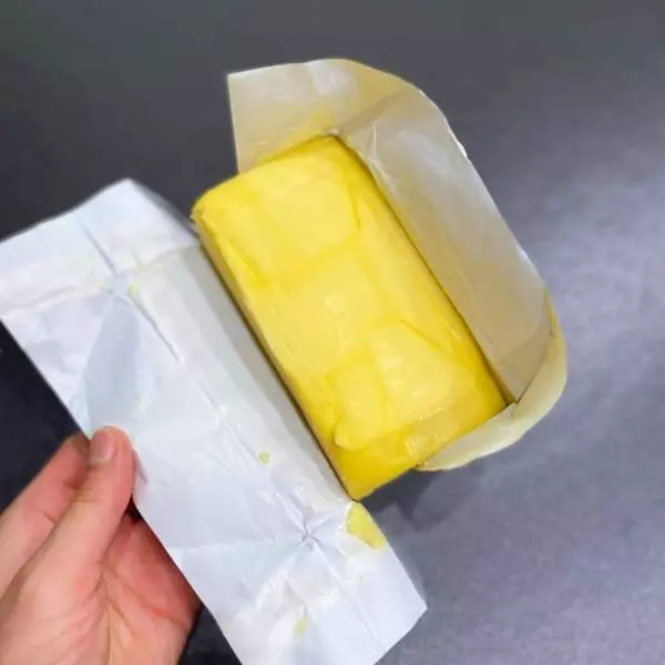 マリンフードバターミルクを食べる乳酪バター