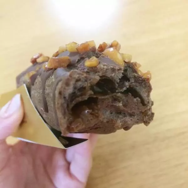 ローソンのエクレールショコラキャラメルの断面