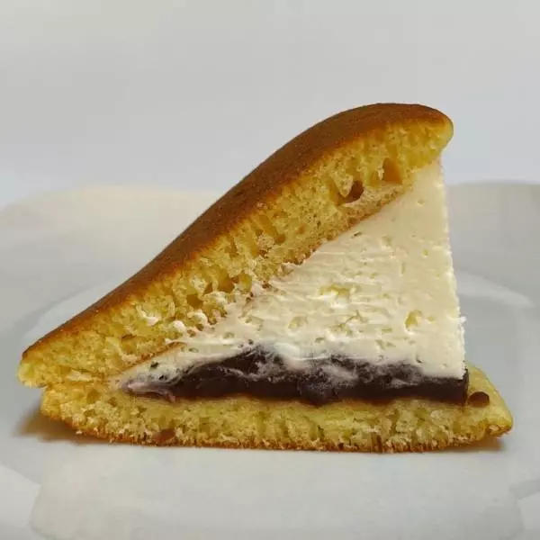 セブンイレブンのどらやきマリトッツォの断面