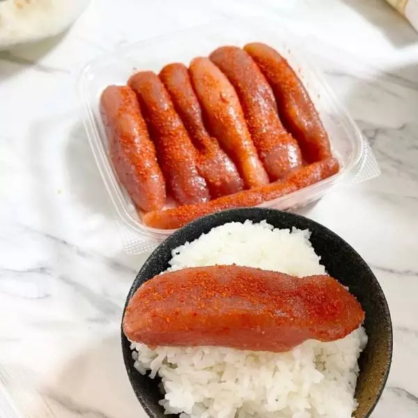 コストコの辛子明太子をご飯の上に乗せた写真