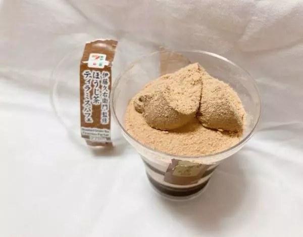 伊藤久右衛門監修ほうじ茶ティラミスパフェ