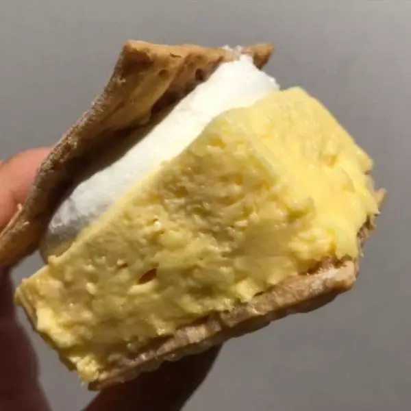 ローソンのカスタードを味わうパイ