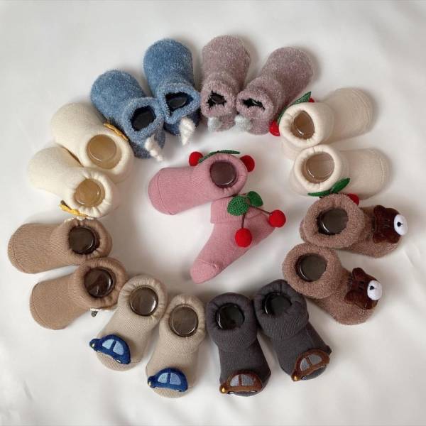 「330円のクオリティとは思えない！」スリコの“ベビーソックス”がかわいすぎるって噂！