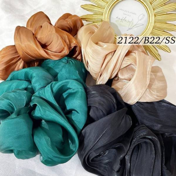 「流行カラーも冬素材も♡」スリコの“高見えヘアアクセ”は旬のデザインが揃ってるらしい！