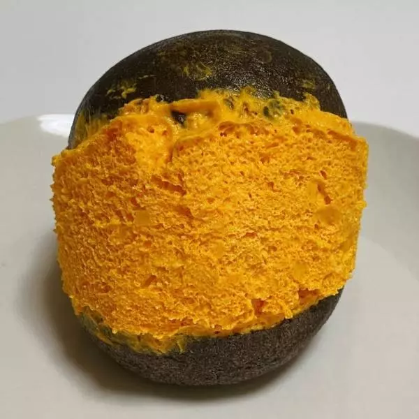 キャラメルソース&アーモンド入りマリトッツォパンプキン