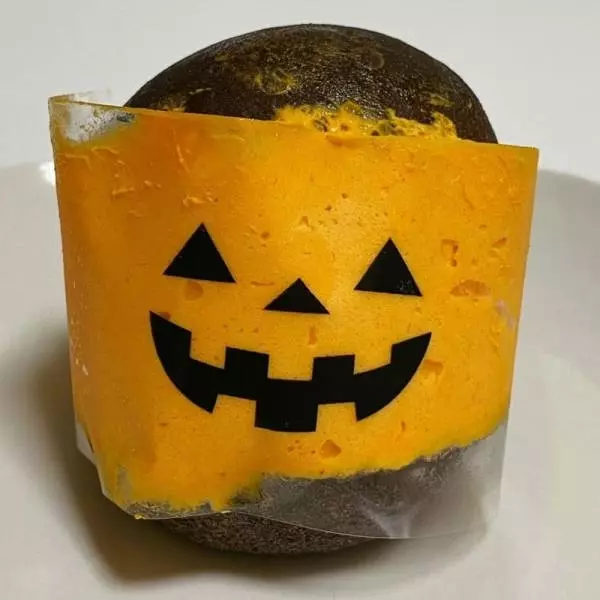 キャラメルソース＆アーモンド入りマリトッツォパンプキン