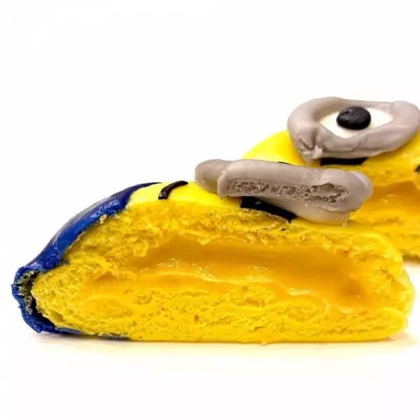 ローソンのバナナクリームまんミニオンの断面