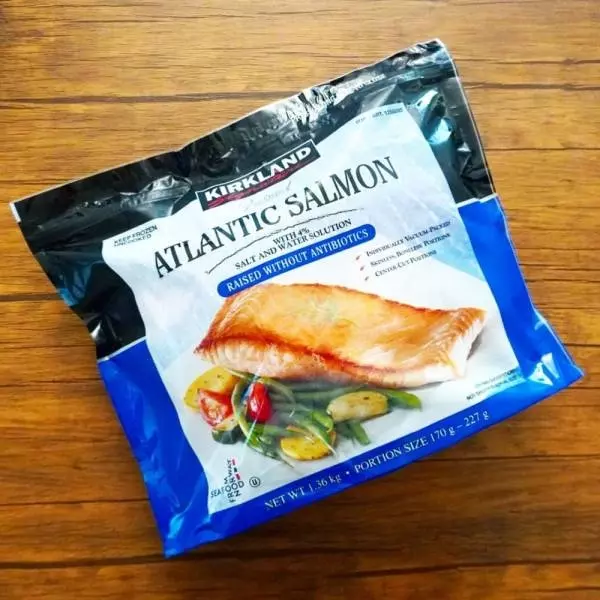 コストコのアトランティックサーモンのパッケージ