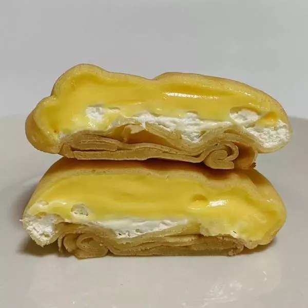 セブンイレブンのもっちりクレープカスタード＆ホイップの断面