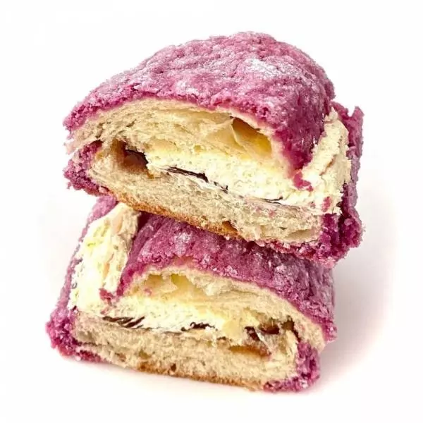 紫いもと黒みつのマカロンパンサンド