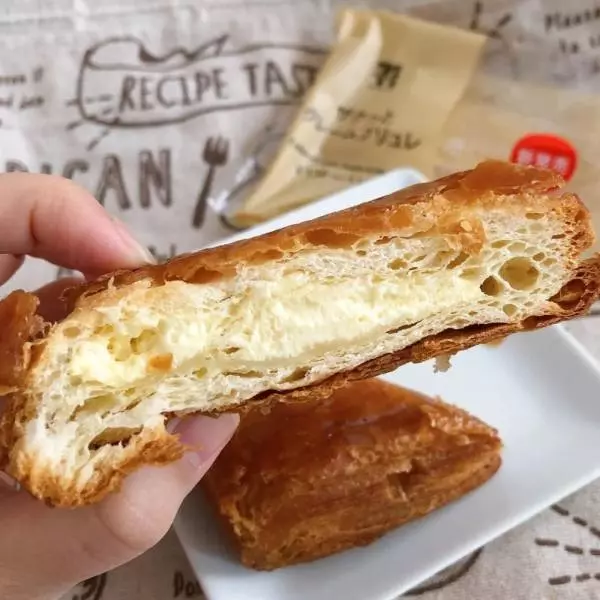 セブンイレブンのザクっとクレームブリュレの断面