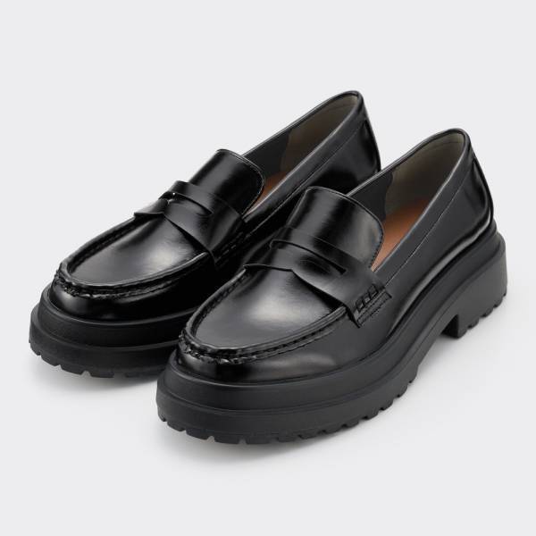 「カジュアルにもきれいめにも♡」GU・Honeysの“優秀ローファー”特集