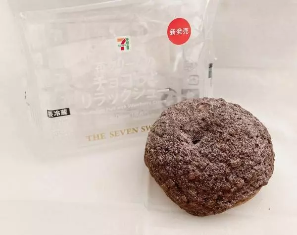 セブンイレブンの苺クリームのチョコっとクラックシュー