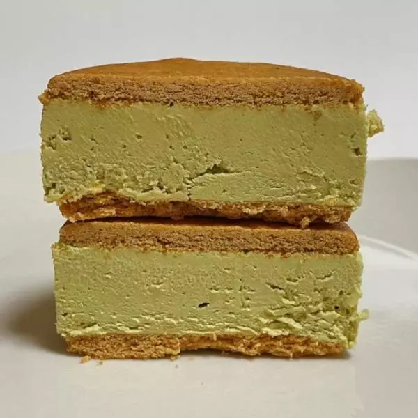 ファミマのバタービスケットサンド