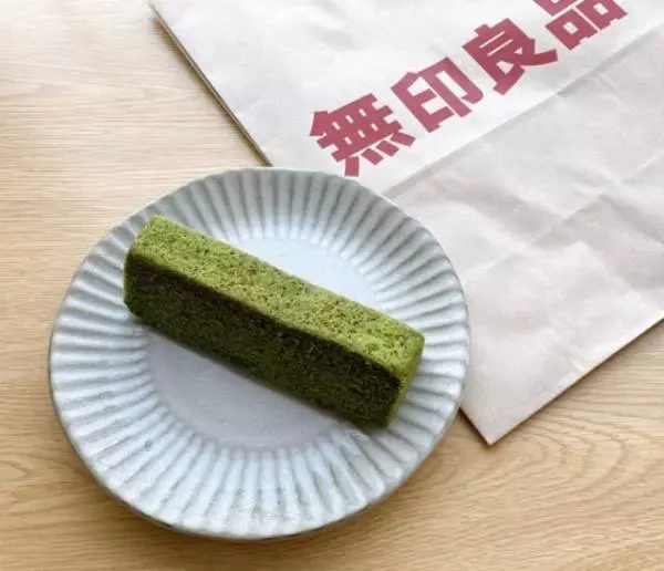 不揃い宇治抹茶バウムは3時のおやつにぴったりなサイズ感。