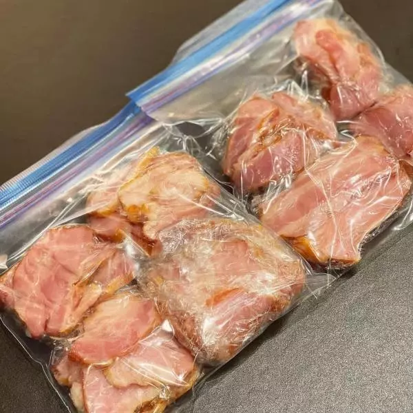 保存袋に小分けにしたコストコの「アップルベーコン」
