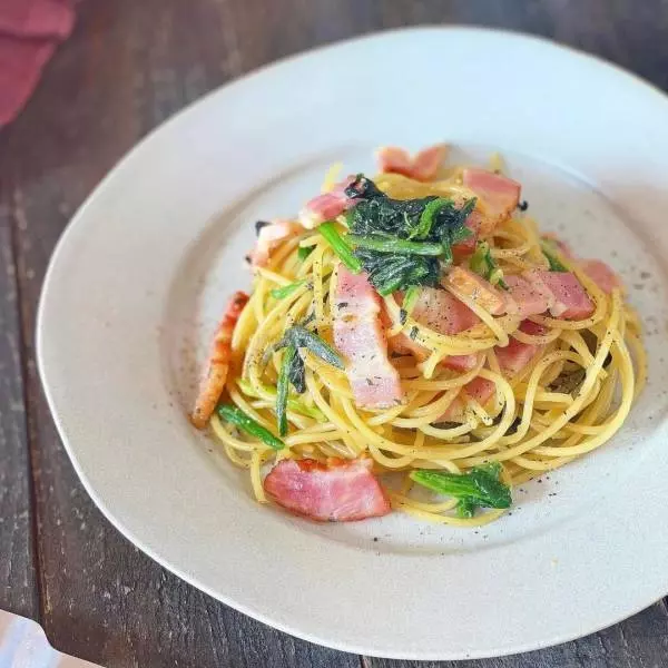 コストコの「アップルベーコン」とほうれんそうのパスタ
