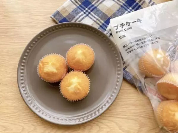 カフェ風な見た目でおしゃれなプチケーキ。