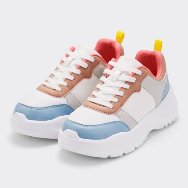 「トレンドから定番までラインナップ♡」GUの“新作シューズ”まとめ