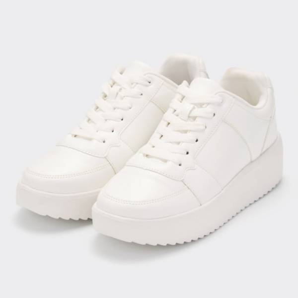 「トレンドから定番までラインナップ♡」GUの“新作シューズ”まとめ