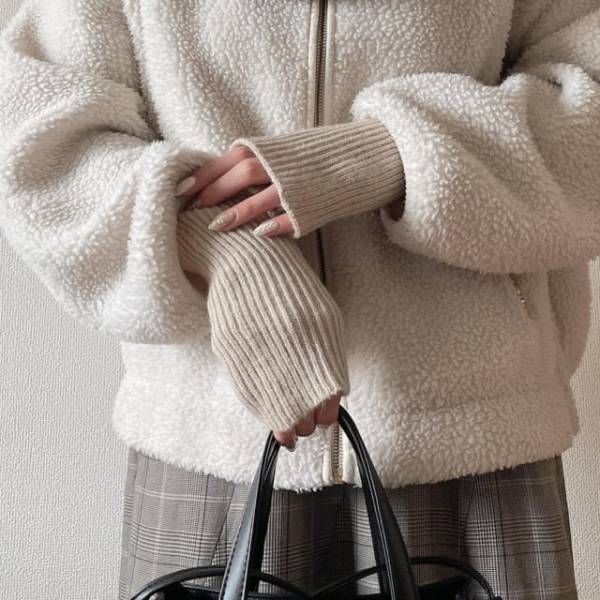 「寒い時期に欠かせない！？」スリコの“2way手袋”ならかわいく防寒対策できそう♡