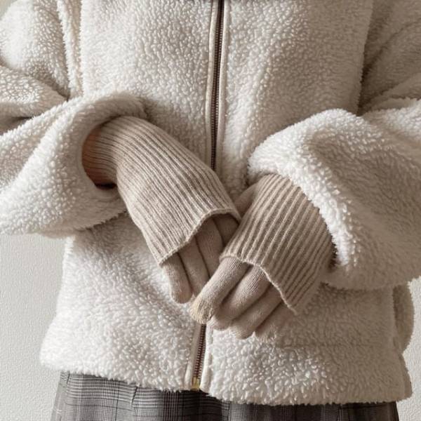 「寒い時期に欠かせない！？」スリコの“2way手袋”ならかわいく防寒対策できそう♡