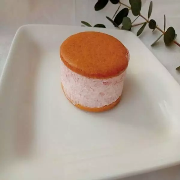 「バタービスケットサンドあまおう苺」