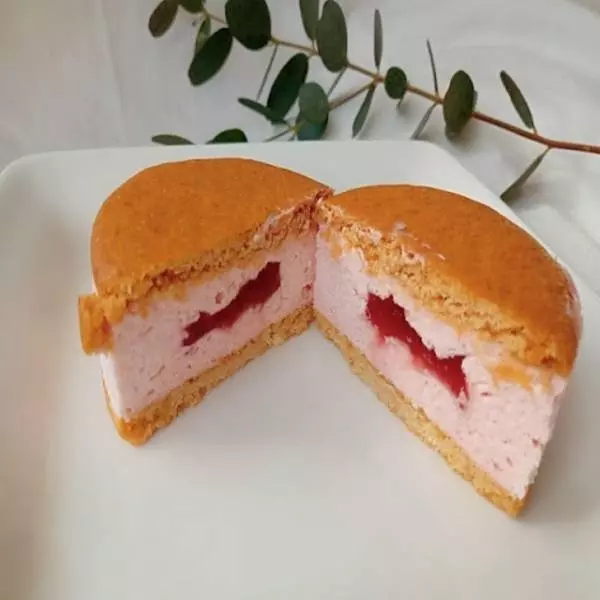 「バタービスケットサンドあまおう苺」