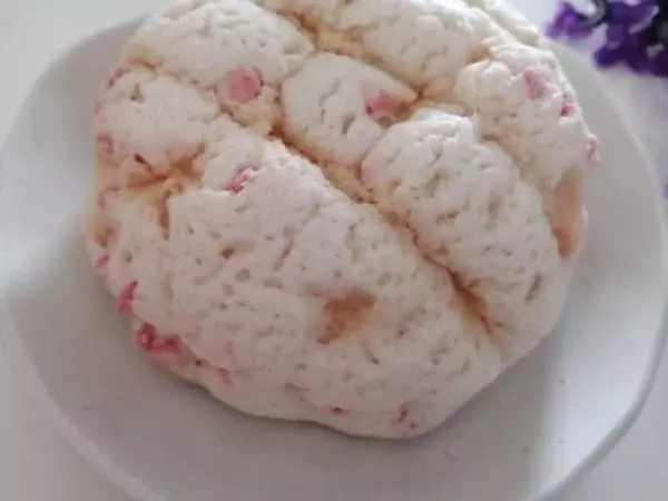 《ローソン》いちごメロンパン上から