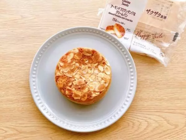 アーモンドフロランタン!?なクリームパンはアーモンド好きさん必見です。
