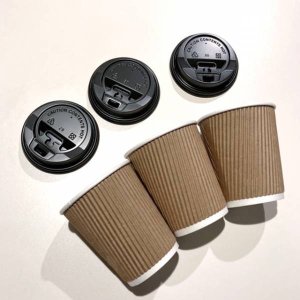 「自宅でカフェ気分を味わえる♡」セリアの“フタ付きカップ”でおうち時間を楽しもう！