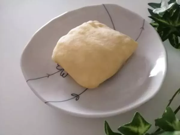 《セブンイレブン》生スイートポテト&ホイップ袋から出したところ