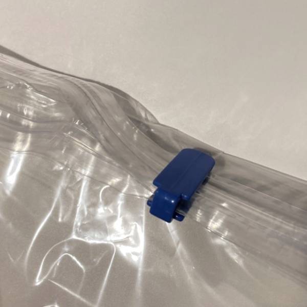 「掃除機での圧縮も可能！」「クオリティ高い！」セリアの“圧縮袋”で面倒な衣替えも簡単に！？