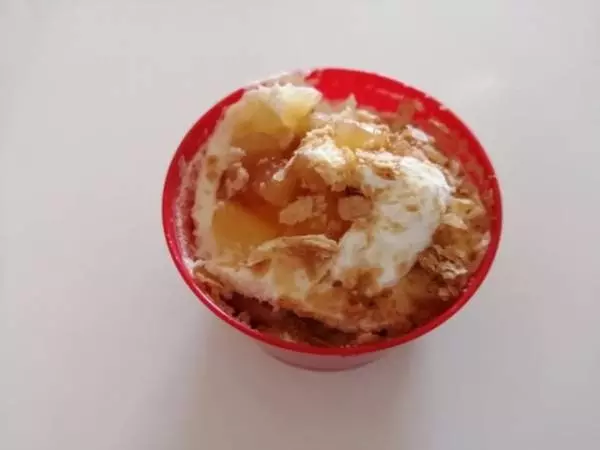 《ローソン》シャキッとリンゴのパイケーキふたを開けたところ