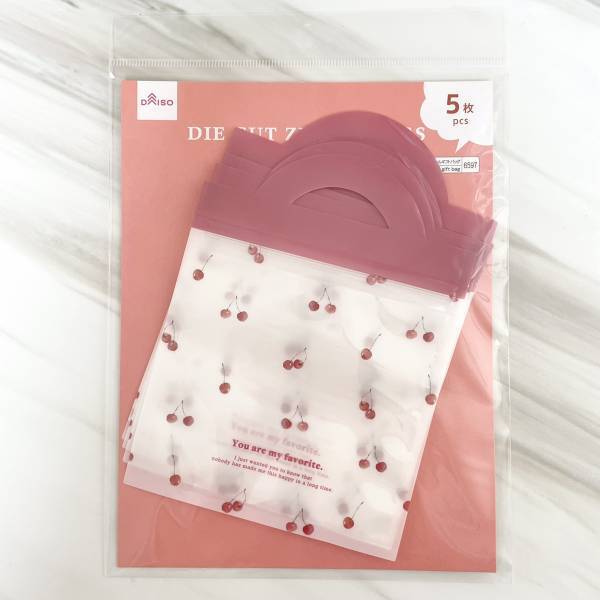 「用途いろいろで便利かも！」ダイソーの“新作ジップバッグ”がかわいすぎる♡