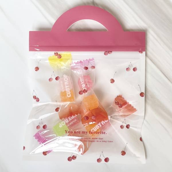 「用途いろいろで便利かも！」ダイソーの“新作ジップバッグ”がかわいすぎる♡